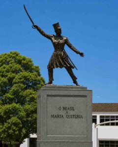 Estátua “Maria Quitéria de Jesus, Soldado Medeiros", de José P. Barreto (21 de agosto de 1953 - inauguração). Rua Lima e Silva - Praça da Soledade, Bairro da Liberdade, Salvador, BA (ao lado da Igreja N. Sra. da Soledade).
