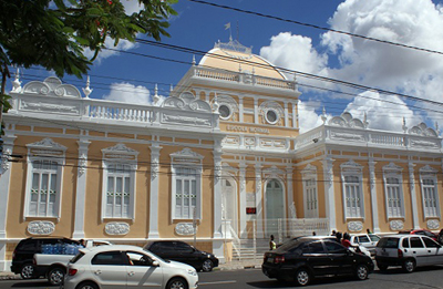 Obra de Ione Celeste de Sousa resgata a história das normalistas de Feira de Santana e ilumina um capítulo da formação educacional e feminina no Brasil Quando as professoras eram vistas como “deusas fardadas”