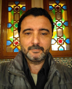 Abdelaziz Amraqui, professor e escritor, residente em Marrocos