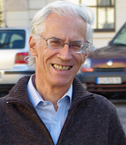 Dominique Stoenesco, professor e escritor, residente na França