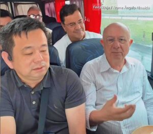 Feira de Santana recebe executivos da BYD em visita articulada por Ângelo Almeida Secretário estadual de Desenvolvimento Econômico e prefeito José Ronaldo apresentam potenciais áreas industriais da cidade à montadora chinesa, que avalia novos investimentos na Bahia