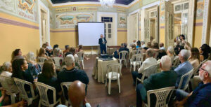 Jornalista e cineasta Dimas Oliveira é homenageado no Casarão Fróes da Motta Espaço onde acontece o projeto Cinema no Casarão passa a se chamar Sala Dimas Oliveira, em reconhecimento a uma vida dedicada à sétima arte