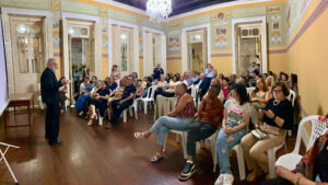 Jornalista e cineasta Dimas Oliveira é homenageado no Casarão Fróes da Motta Espaço onde acontece o projeto Cinema no Casarão passa a se chamar Sala Dimas Oliveira, em reconhecimento a uma vida dedicada à sétima arte