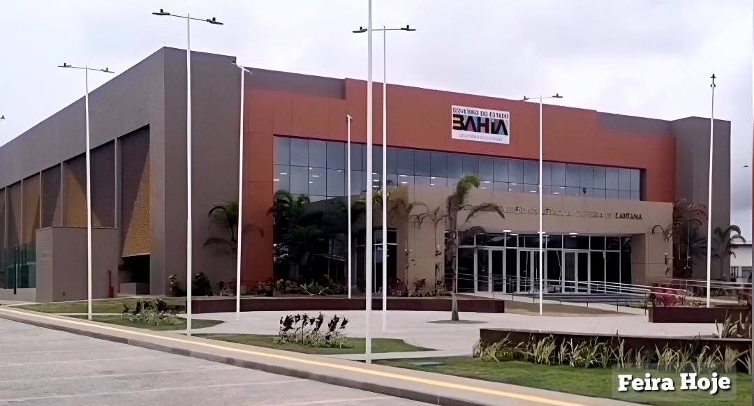 Auditório Central da Uefs praticamente pronto Novo cartão-postal de Feira de Santana, o teatro tem capacidade para mil pessoas,  maior que o do Centro de Convenções 