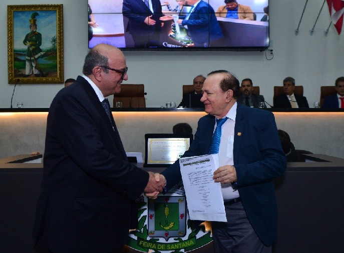 Cândido Vaccarezza: Feira de Santana entre raízes, coragem e voz que não se cala Homenagem em sessão especial da Câmara celebra a história de um filho da cidade que nunca perdeu o sotaque nem o vínculo com a terra de Maria Quitéria