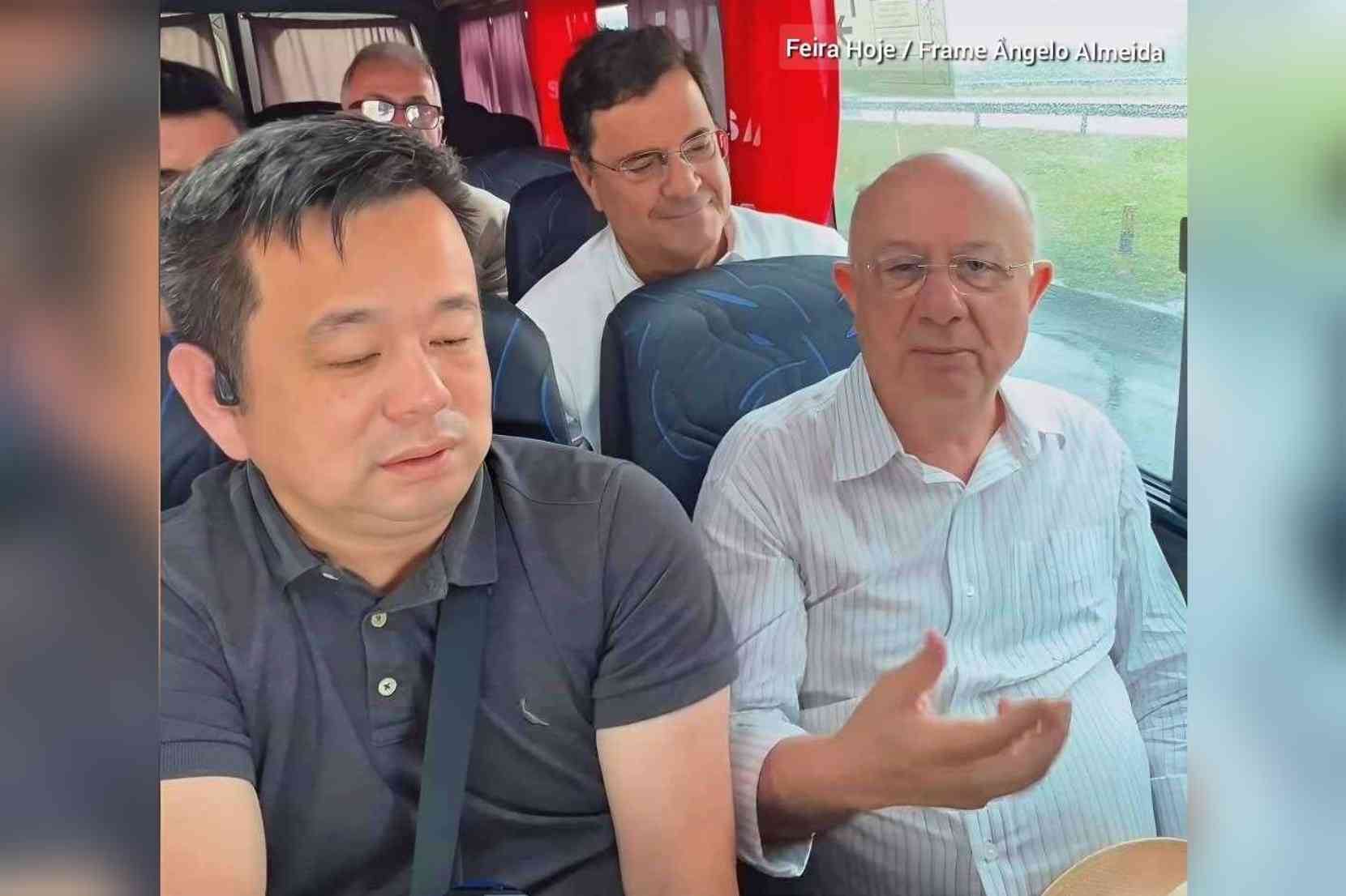 Prefeito de Feira de Santana e governador da Bahia: a aproximação política à luz dos investimentos chineses Em um momento histórico de reconfiguração global e de novos fluxos de investimento, a aproximação entre o prefeito de Feira de Santana, José Ronaldo de Carvalho (União Brasil), e o governador da Bahia, Jerônimo Rodrigues (PT), tem despertado atenção e comentários na cidade.