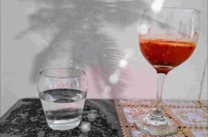 Quando o copo contém risco: como bebidas adulteradas com metanol chegam à mesa do consumidorCasos recentes revelam rede de falsificação de destilados em bares e restaurantes, alvo de investigação federal; OMS reforça que o consumo ideal de álcool é zero