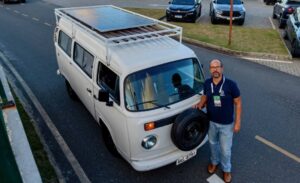 UFRB-Feira transforma Kombi em laboratório móvel de sustentabilidade Projeto inovador do Cetens, em Feira de Santana, leva conhecimento sobre energias renováveis a escolas e eventos