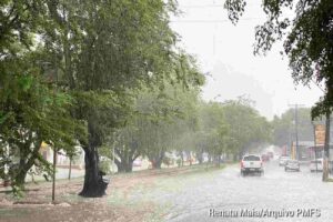 Chuva forte em Feira de Santana nesta sexta e sábado Alertas do Inmet indicam risco de tempestades; saiba o que significam os 30 mm previstos para o município