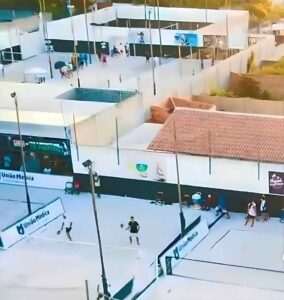 Circuito Feirense de Beach Tennis encerra 10ª etapa com recorde de atletas na Arena FSA Mais de 200 atletas participaram do torneio organizado por Adriano Dórea, consolidando o evento como um dos maiores do interior da Bahia