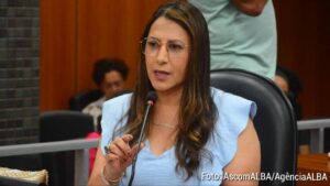 Deputada propõe incentivo fiscal para doação de ração a animais na Bahia Indicação da parlamentar busca ampliar o apoio a ONGs e abrigos que enfrentam dificuldades para alimentar animais resgatados