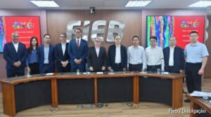 Fieb recebe delegação chinesa interessada em investir no setor energético baiano A Federação das Indústrias do Estado da Bahia (Fieb) recebeu, nessa quinta-feira (6), uma delegação de executivos da Guangzhou Development Group, empresa estatal chinesa com atuação integrada em energia verde e de baixo carbono.