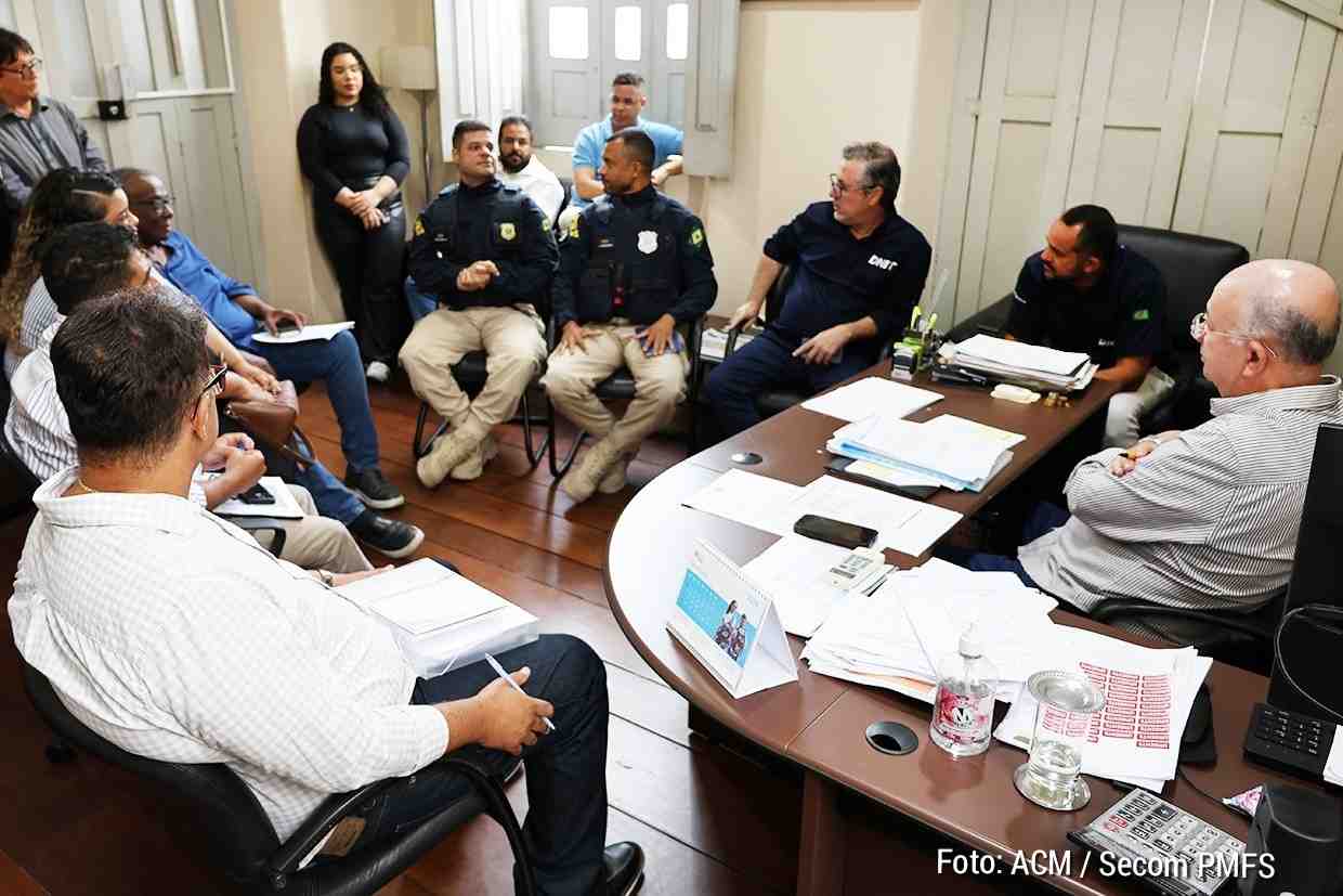 Prefeito José Ronaldo cobra soluções para travessias no Anel de Contorno Em audiência com DNIT e PRF, foram discutidas alternativas para garantir segurança e mobilidade em trechos críticos da via