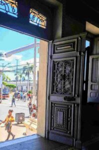 A beleza do Paço Municipal resiste ao tempo em Feira de Santana Construção iniciada em 1921 é um dos últimos testemunhos da arquitetura eclética que marcou o início da urbanização feirense