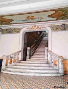 A beleza do Paço Municipal resiste ao tempo em Feira de Santana Construção iniciada em 1921 é um dos últimos testemunhos da arquitetura eclética que marcou o início da urbanização feirense