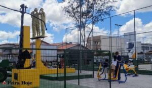 Praça dos Ex-Combatentes é reformada e entregue à população Espaço histórico no bairro São João é totalmente requalificado e volta a receber a comunidade com estrutura renovada e monumento restaurado