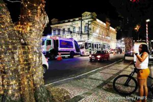 Feira de Santana acende as luzes e dá início ao clima de Natal Cidade inaugura iluminação especial em avenidas, praças e pontos turísticos e transforma dezembro em um grande cenário festivo