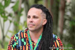 Natan Ourives Uefs Segundo doutorado que revela desafios da neurodiversidade da infância à universidadeConquista acadêmica do professor Natan Ourives expõe limites e avanços do sistema educacional brasileiro no acolhimento à diversidade cognitiva