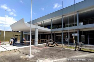 Biblioteca Arnold Ferreira da Silva reabre após seis anos de reforma Equipamento histórico será reinaugurado nesta segunda-feira (29), com estrutura modernizada e foco na preservação da memória