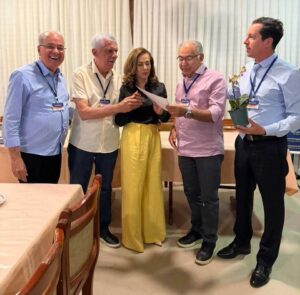 Rotary presta homenagem à jornalista Madalena BragaProfissional relembra sua trajetória em Feira de Santana, destaca vínculo com a comunidade desde 1992 e recebe reconhecimento de rotarianos