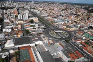 Feira de Santana encerra 2025 com crescimento econômico e novos investimentos Parceria entre poder público e setor produtivo é apontada como decisiva para os resultados, destaca a secretária Márcia Cristina