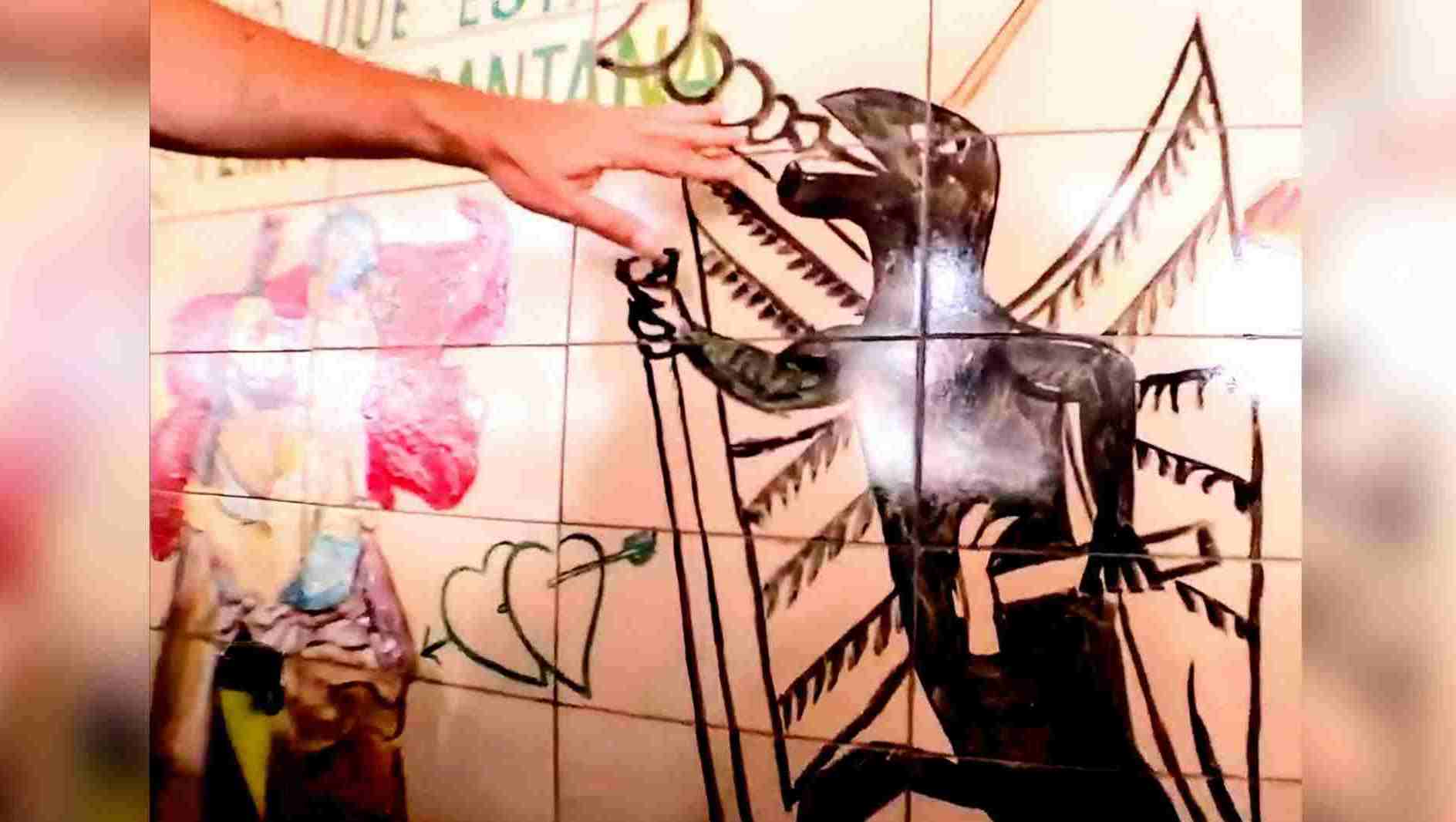 O Bicho do Tomba no painel da Estação Vídeo de 2021 do jornalista Edson Borges revisita lenda urbana e relaciona obra de azulejaria instalada em Feira de Santana