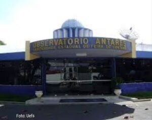 Cometa Halley e memória feirense -  Há 40 anos, o fenômeno mobilizou Antares, imprensa e público Artigo acadêmico reconstitui a cobertura da passagem do Halley em 1986 e revela como ciência, mídia e público se cruzaram em Feira de Santana