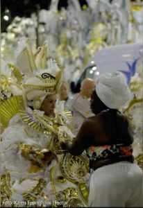 Beija-Flor leva o Recôncavo Baiano para a Sapucaí com homenagem ao Bembé do Mercado Escola de Nilópolis contou na avenida a história de Santo Amaro da Purificação e do maior candomblé de rua do mundo