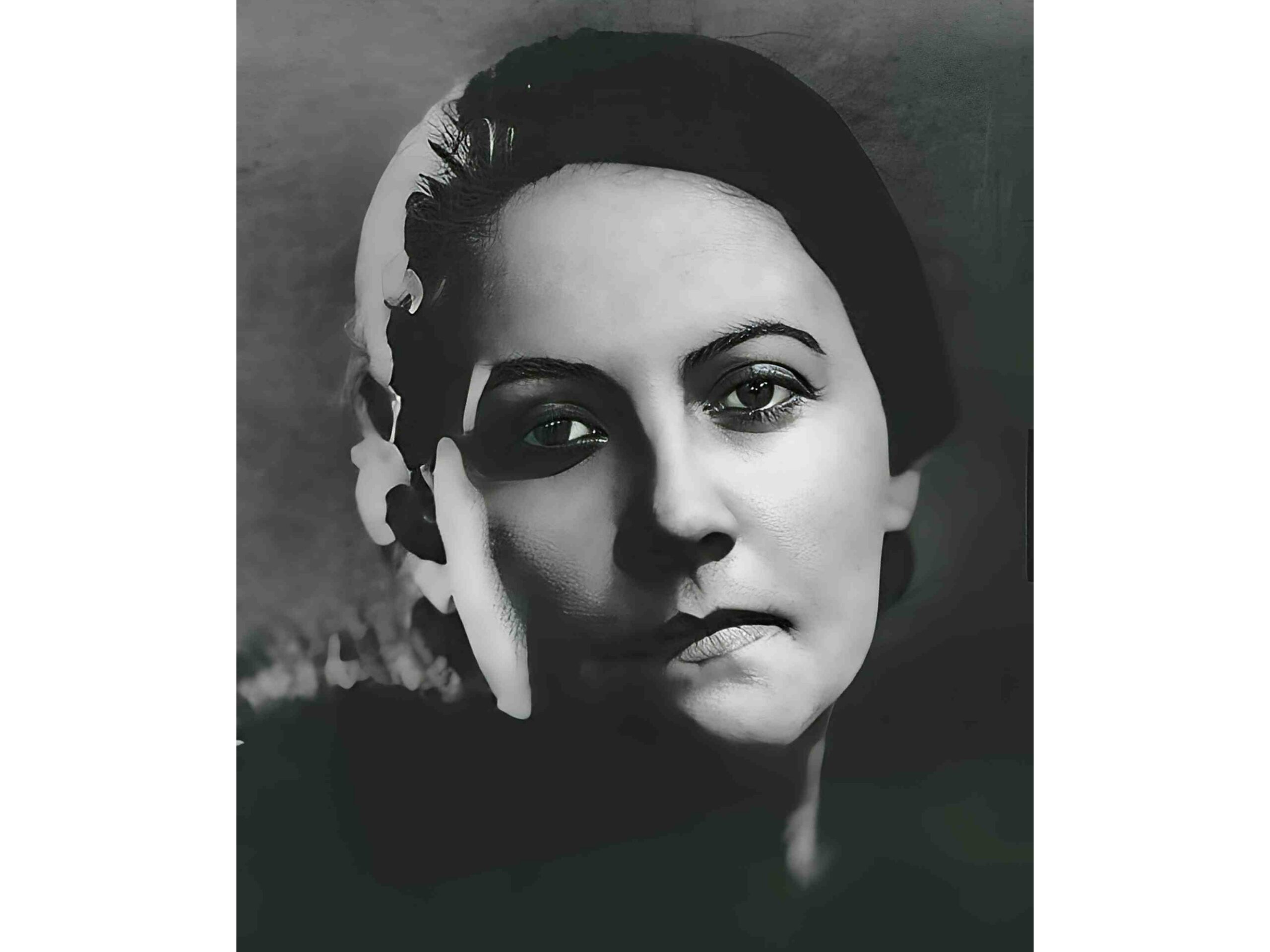 A primeira mulher imortal do Brasil nasceu em Feira de Santana Há 50 anos, o jornalista Hélder Alencar dedicou uma página inteira do Feira Hoje ao pioneirismo de Edite Mendes da Gama e Abreu