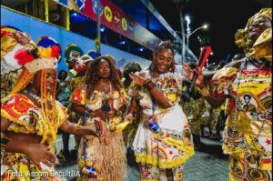 Ilê Aiyê, o grito negro que mudou o Carnaval de Salvador Criado no Curuzu em 1974, o primeiro bloco afro do Brasil enfrentou repressão e preconceito, mas se transformou em símbolo de orgulho, identidade e resistência cultural