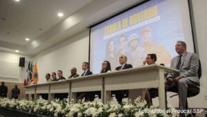 Bahia credencia primeira Escola de Governo da Segurança Pública do país Unidade criada por decreto de Jerônimo Rodrigues vai ofertar pós-graduação para policiais, bombeiros e sociedade civil