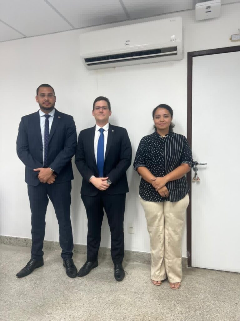 OAB Feira defende nova Vara de Execuções Penais e maior fiscalização no presídio Diretoria da subseção se reúne com juiz titular da Vara de Execuções Penais no Fórum Filinto Bastos e aponta sobrecarga de processos e necessidade de melhorias no sistema