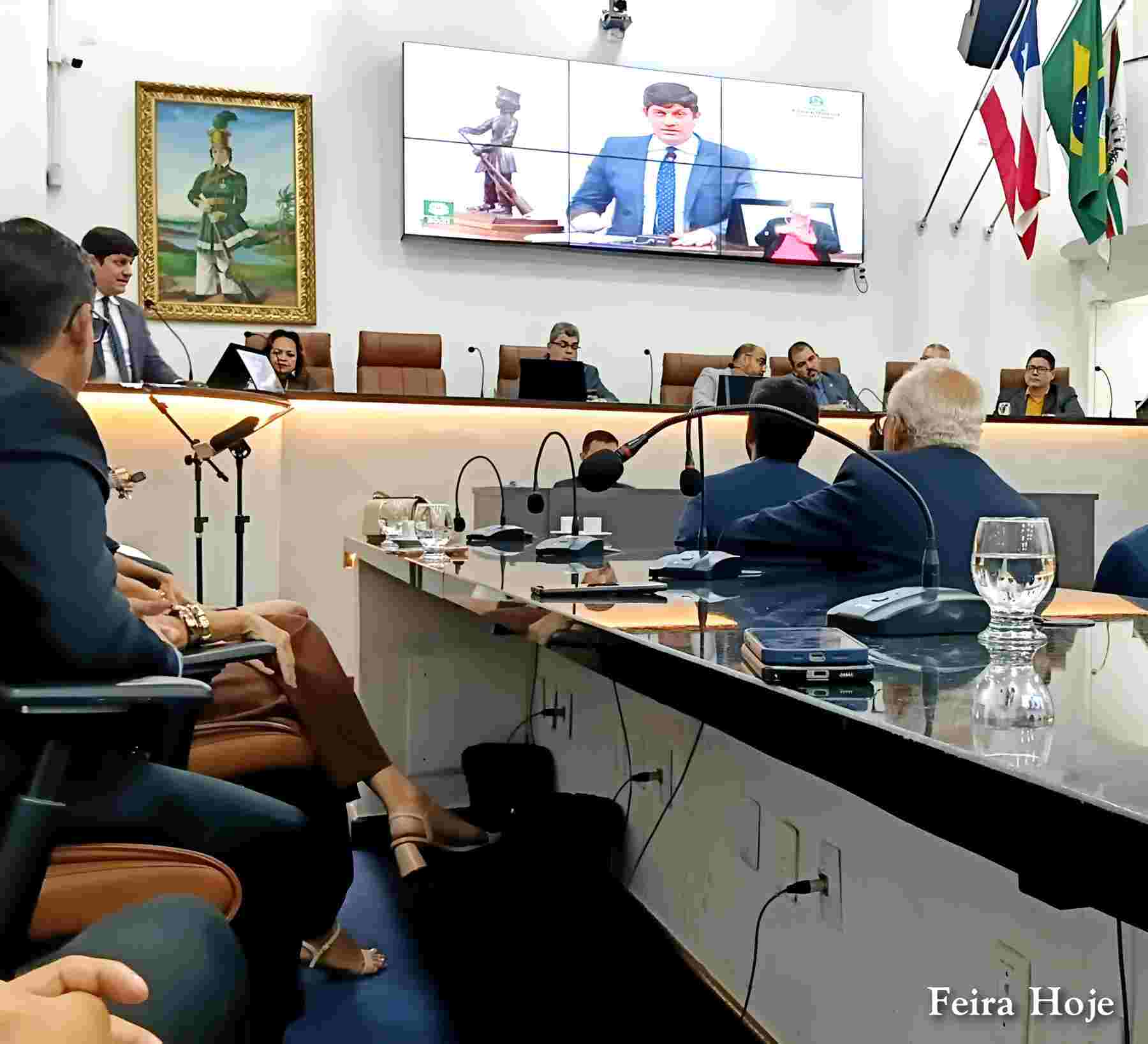 Jurista Helder Alencar é lembrado em homenagem da Câmara a professores da Uefs Sessão solene que concedeu o título de Cidadão Feirense a Agenor Sampaio Neto e Carlos Eduardo Rátis Martins reuniu autoridades, professores e destacou a trajetória do curso de Direito da Uefs