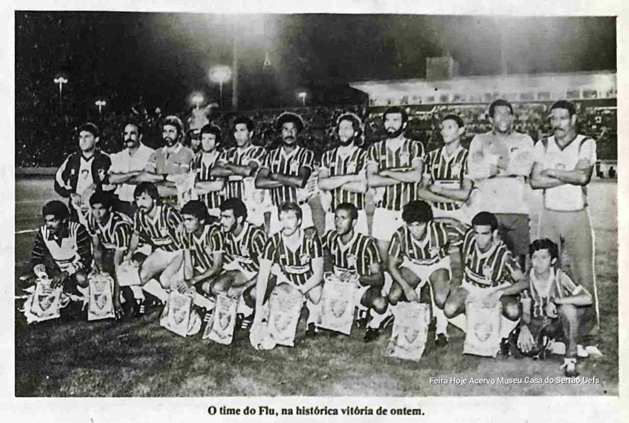 Flu de Feira 1 x 0 Vasco marca reinauguração do Joia com Dinamite e Romário em campo Noite histórica reúne multidão no Joia da Princesa e consagra vitória tricolor em jornada memorável do futebol feirense