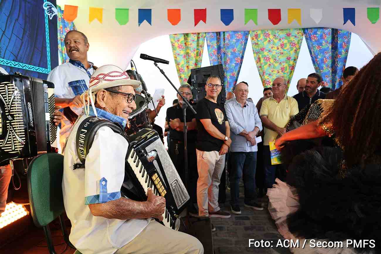 Feira de Santana reforça tradição junina com grandes festas nos distritos Programação anunciada por José Ronaldo de Carvalho leva atrações nacionais à zona rural e impulsiona cultura, turismo e economia local