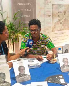 Prefeito quilombola lança livro sobre Luiz Alberto na Bienal do Livro de SalvadorJocivaldo dos Anjos resgata a trajetória de um dos principais líderes do movimento negro no Brasil e reforça a literatura como instrumento de memória e identidade