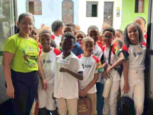 Alunos vivenciam na prática o funcionamento dos poderes municipais em Antônio Cardoso Visita integra projeto sobre emancipação política e aproxima estudantes da realidade administrativa do município