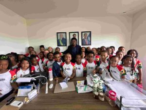 Alunos vivenciam na prática o funcionamento dos poderes municipais em Antônio Cardoso Visita integra projeto sobre emancipação política e aproxima estudantes da realidade administrativa do município