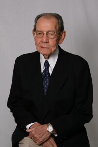 Antônio Moreira Ferreira, o Antônio do LajedinhoGastão Guimarães, além do nome, a história de um mestre feirense Discurso de Antônio do Lajedinho resgata trajetória do médico, educador e poeta e reforça papel da Academia Feirense de Letras na preservação da memória