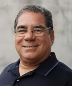 Feira de Santana perde o jornalista Antônio José Larangeira, referência no jornalismo e na vida social Escritor e jornalista teve atuação marcante como colunista social no Feira Hoje e no jornal A Tarde