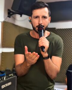 Jovem compositor feirense aposta na vaquejada e lança ‘Berço de Ouro’Sérgio Neto, de 22 anos, assina composição que valoriza a cultura do sertão e já circula nas plataformas digitais