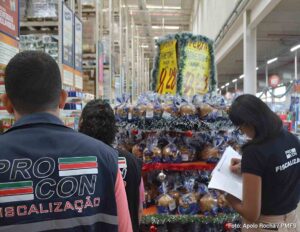Procon notifica atacados por cobrança irregular de sacolas com propaganda

Órgão aponta prática abusiva e orienta consumidores a denunciar estabelecimentos em Feira de Santana