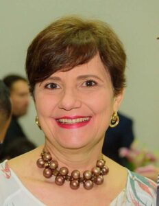 Livro da Uefs analisa decisões do STF e do STJ e homenageia professoraObra organizada pelo professor Agenor Sampaio reúne estudos de alunos do curso de Direito e destaca trajetória da professora Hilda Ledoux