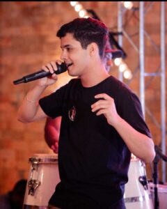 Jovem compositor feirense aposta na vaquejada e lança ‘Berço de Ouro’Sérgio Neto, de 22 anos, assina composição que valoriza a cultura do sertão e já circula nas plataformas digitais