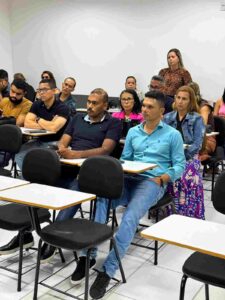 OAB Feira intensifica ações em defesa da advocacia e da formação jurídica na regiã Ao longo da última semana, a Subseção de Feira de Santana promoveu debates sobre Direito do Consumidor, discutiu demandas das Varas de Família e levou ao TJ-BA reivindicações relacionadas à falta de juiz titular em Santo Estêvão  Matéria publicada 10/05/26 Foto OAB Feira 