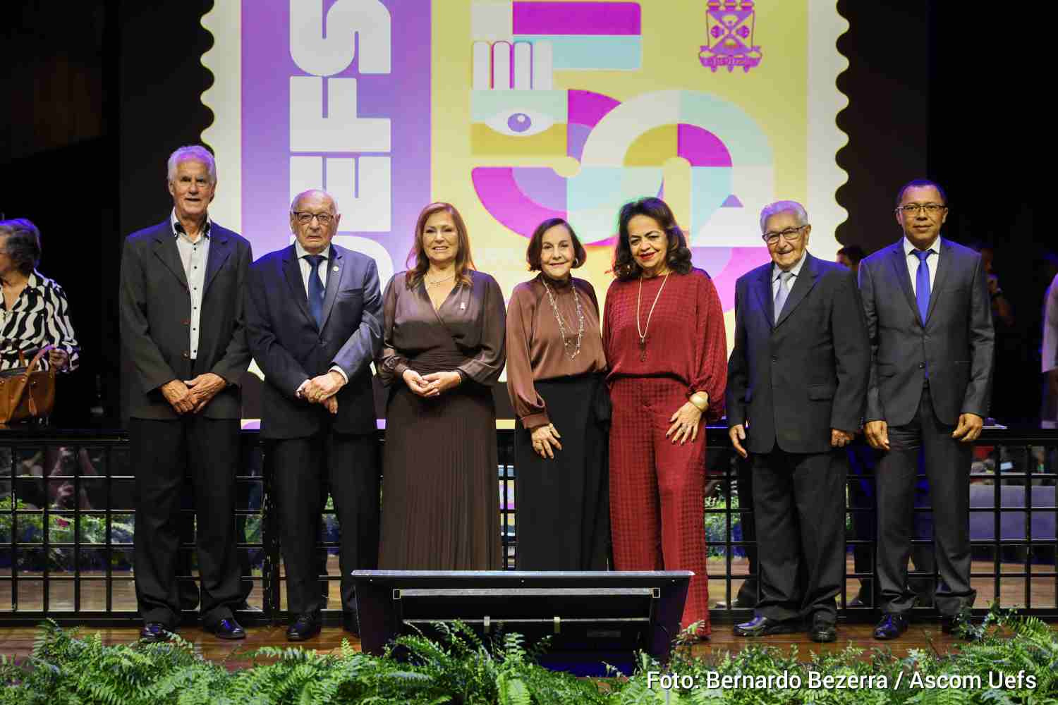 Solenidade histórica reúne reitores dos 50 anos da Uefs Encontro no Teatro da universidade reuniu sete reitores da história da instituição, incluindo o fundador Geraldo Leite e a atual reitora Amali Mussi