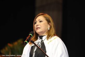 Uefs reconhece saberes ancestrais ao conceder Doutorado Honoris Causa a Mãe Maria Pequena de OgumHonraria concedida pela universidade destaca mais de 50 anos de atuação na preservação da cultura afro-brasileira, da memória coletiva e da educação comunitária em Feira de Santana