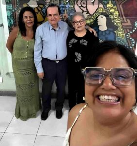 Academia Feirense de Letras lança coletânea com textos de jovens autores de Feira de Santana Sarau literário e noite de autógrafos da obra ‘Metamorfose do Agora: vozes que estreiam’ acontecerão no dia 21 de maio, no Centro de Cultura Maestro Miro, reunindo estudantes, escritores e a comunidade
