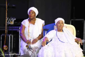 Uefs reconhece saberes ancestrais ao conceder Doutorado Honoris Causa a Mãe Maria Pequena de Ogum Honraria concedida pela universidade destaca mais de 50 anos de atuação na preservação da cultura afro-brasileira, da memória coletiva e da educação comunitária em Feira de Santana