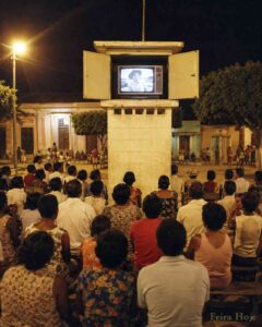 Artigo Everaldo Goes 15/05/26 Quando ‘Irmãos Coragem’ entrou nas casas do Brasil Quando a primeira versão da novela Irmãos Coragem estreou em 1970, criada por Janete Clair e exibida pela TV Globo, muitos brasileiros provavelmente enxergaram ali apenas mais uma narrativa popular em pleno regime militar. Para setores conservadores da época, a televisão brasileira — especialmente a Globo — funcionava como instrumento de defesa da ordem e combate ao avanço do comunismo. Mas, olhando mais de meio século depois, surge uma pergunta histórica inquietante: e se novelas como ‘Irmãos Coragem’ também estivessem ajudando a desmontar silenciosamente os próprios valores tradicionais que parte daquela sociedade imaginava proteger?